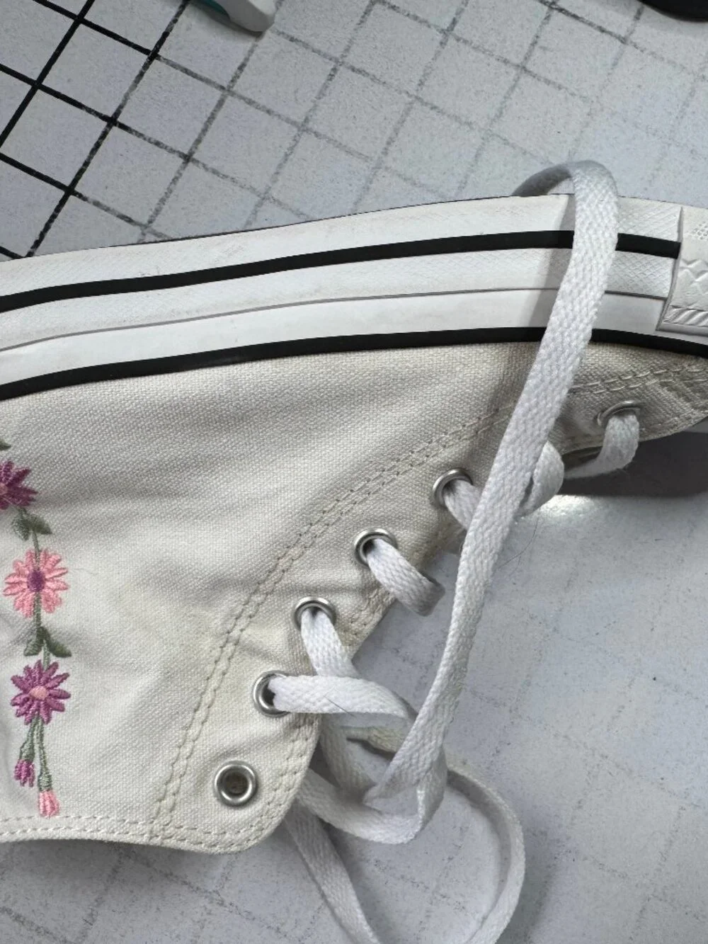 converse girl shoes size 3.5